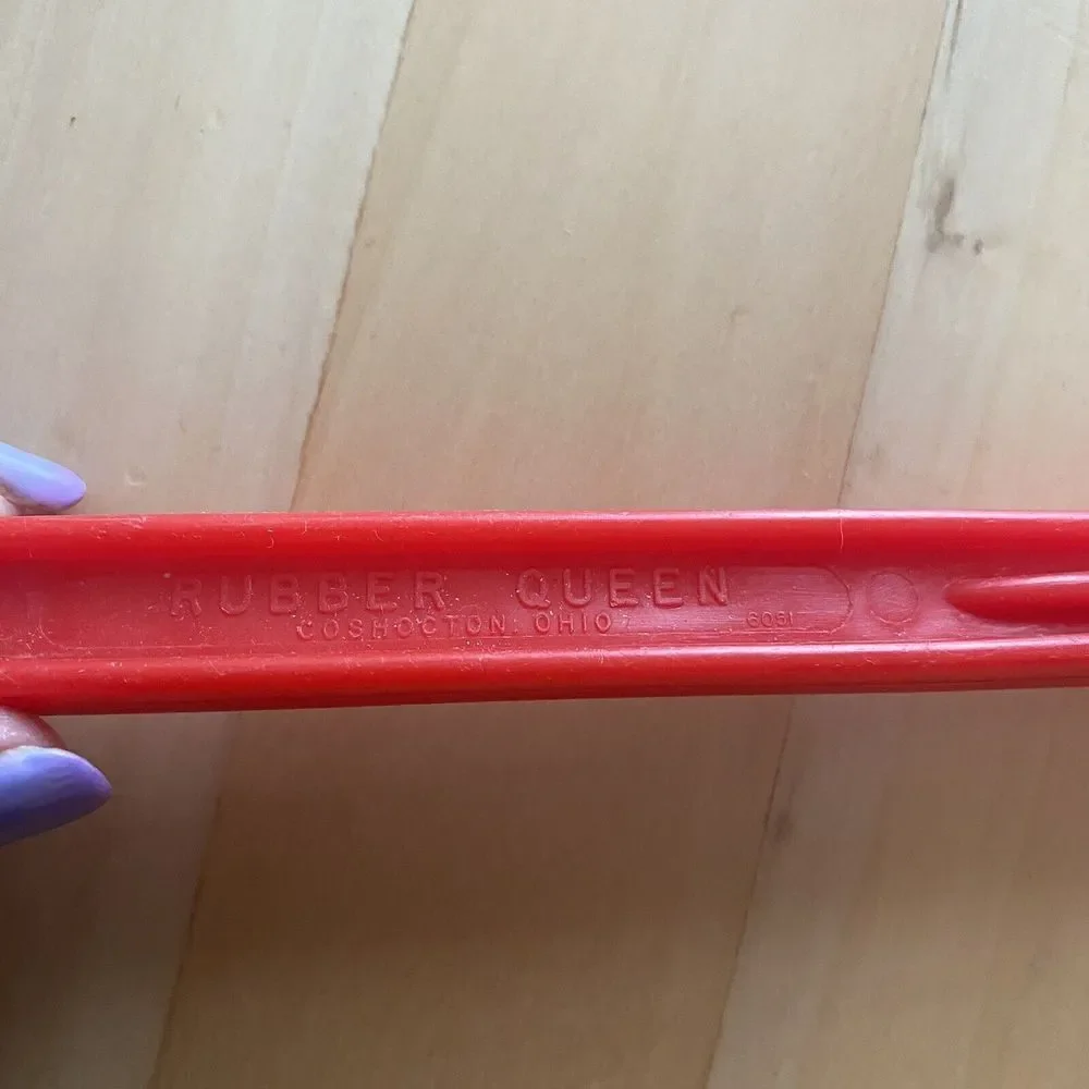 Vintage Rubber Queen Red Spatula Plate Scraper 9” kitchen coshocton plastic 6051